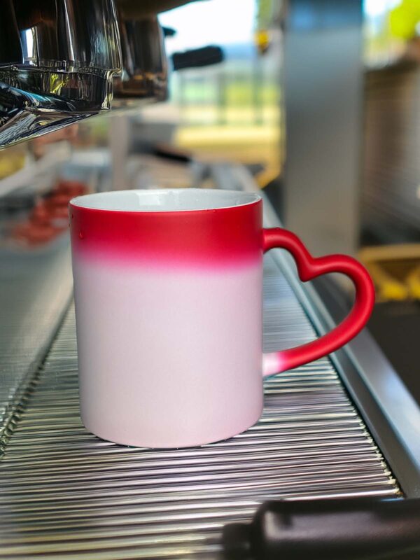 Caneca Mágica Vermelha com Asa de Coração - Image 2