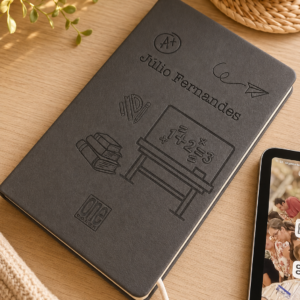 Caderno personalizado escolar com nome e elementos de matemática