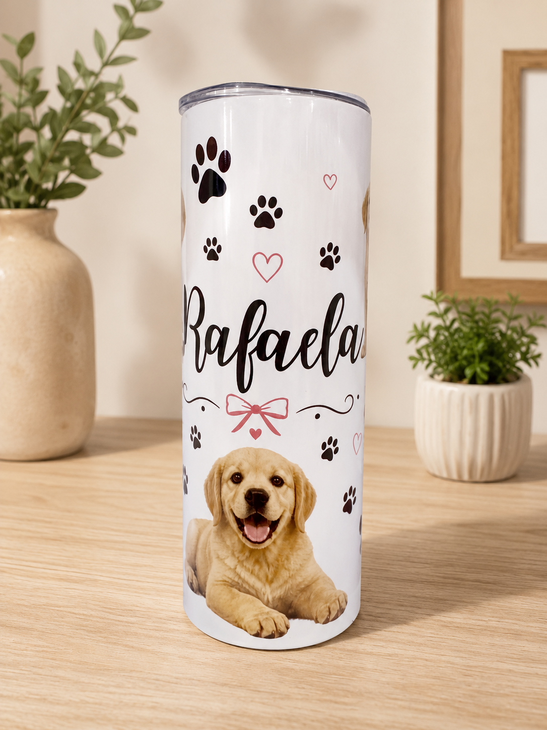 Copo térmico de alumínio personalizado com nome Rafaela e imagem de cachorro